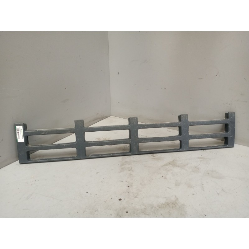 Recambio de rejilla delantera central para volvo fh xxx 12.8 diesel referencia OEM IAM 20529704  