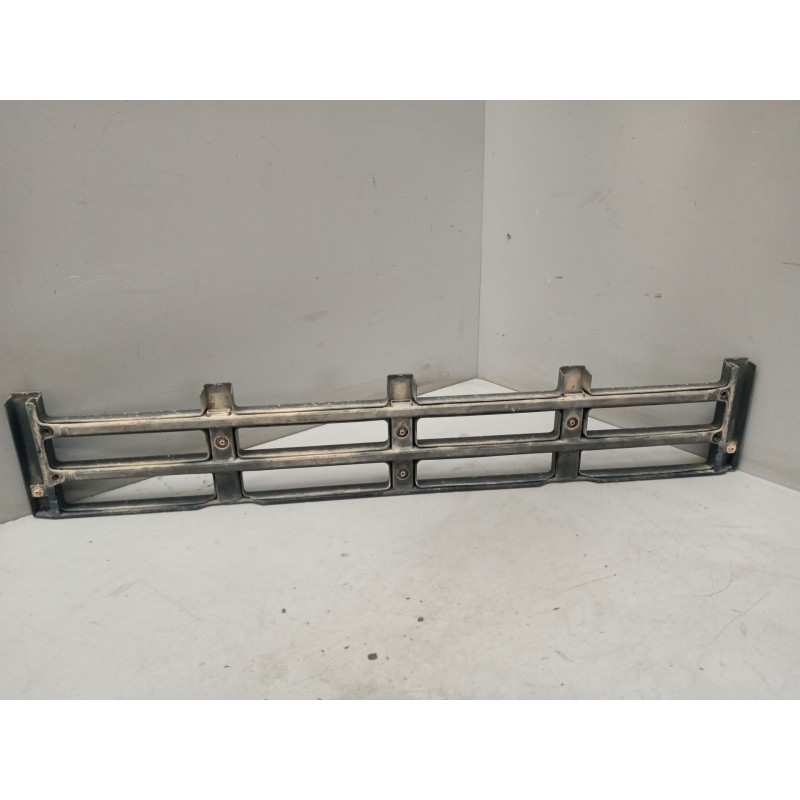 Recambio de rejilla delantera central para volvo fh 480 12.8 diesel referencia OEM IAM 20529704 - Blanco 2