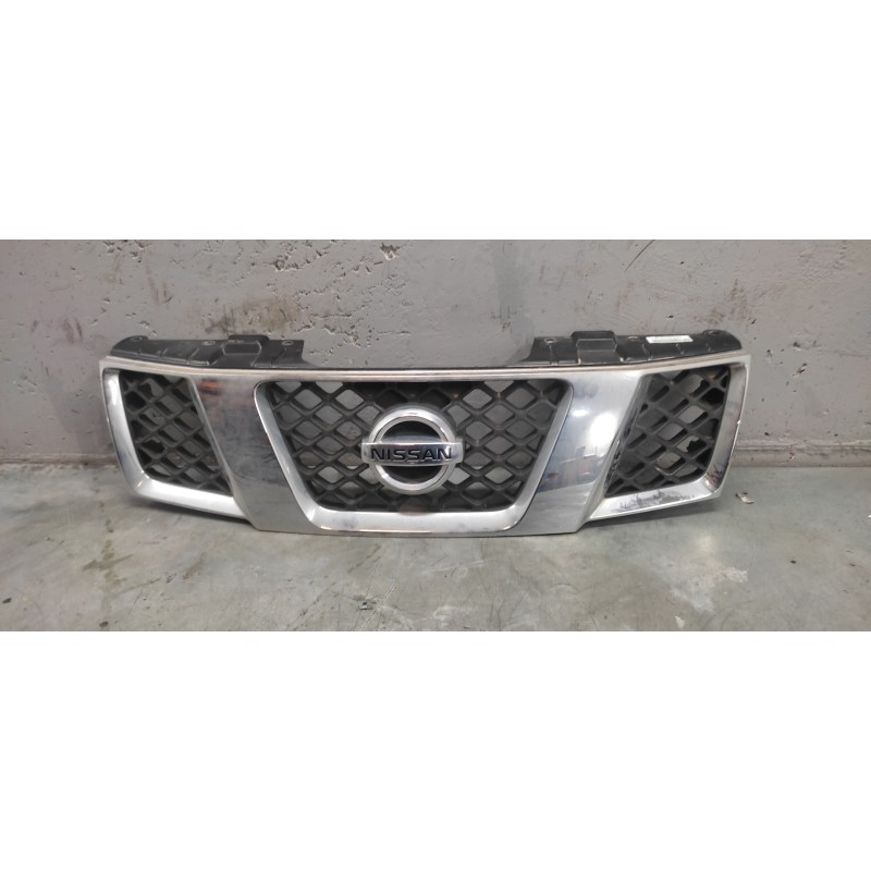 Recambio de rejilla delantera central para nissan pathfinder (r51) 2.5 dci le referencia OEM IAM   