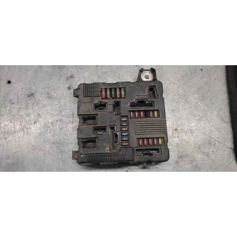 Recambio de caja reles / fusibles para renault megane ii coupe/cabrio 1.9 dci diesel referencia OEM IAM 8200306033C S118399300L 