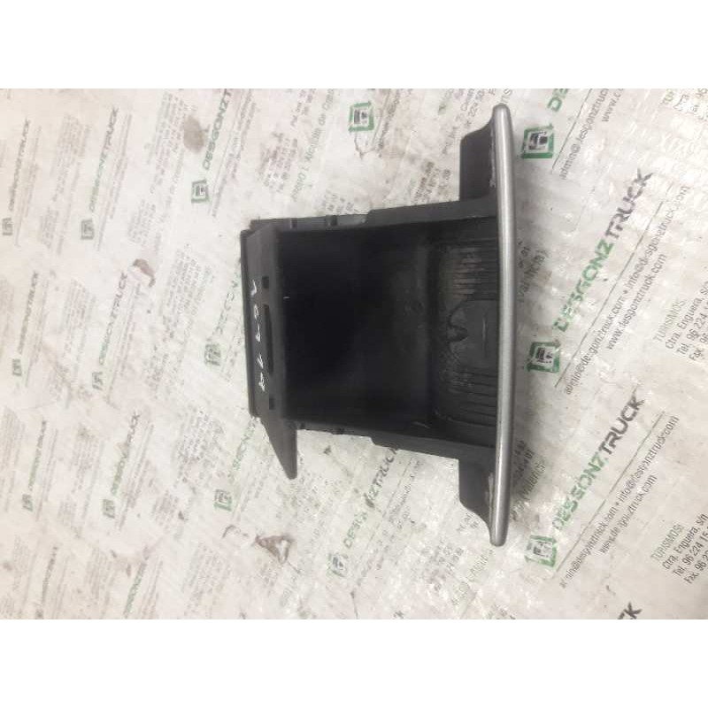 Recambio de cenicero para peugeot 308 confort referencia OEM IAM 9658691077  