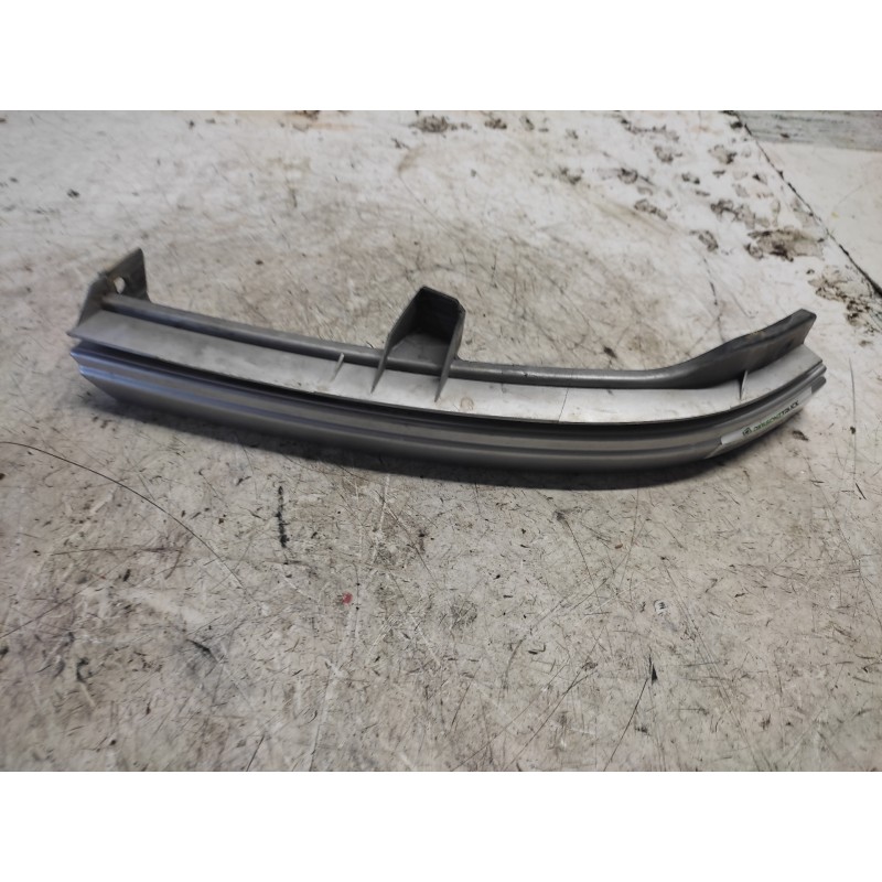 Recambio de moldura para opel zafira a elegance referencia OEM IAM 90580652 BAJO FARO DERECHO 