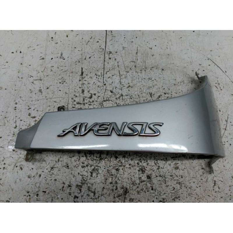 Recambio de molduras traseras para toyota avensis berlina (t 22) 2.0 d4-d luna (5-ptas.) referencia OEM IAM  BAJO FARO 