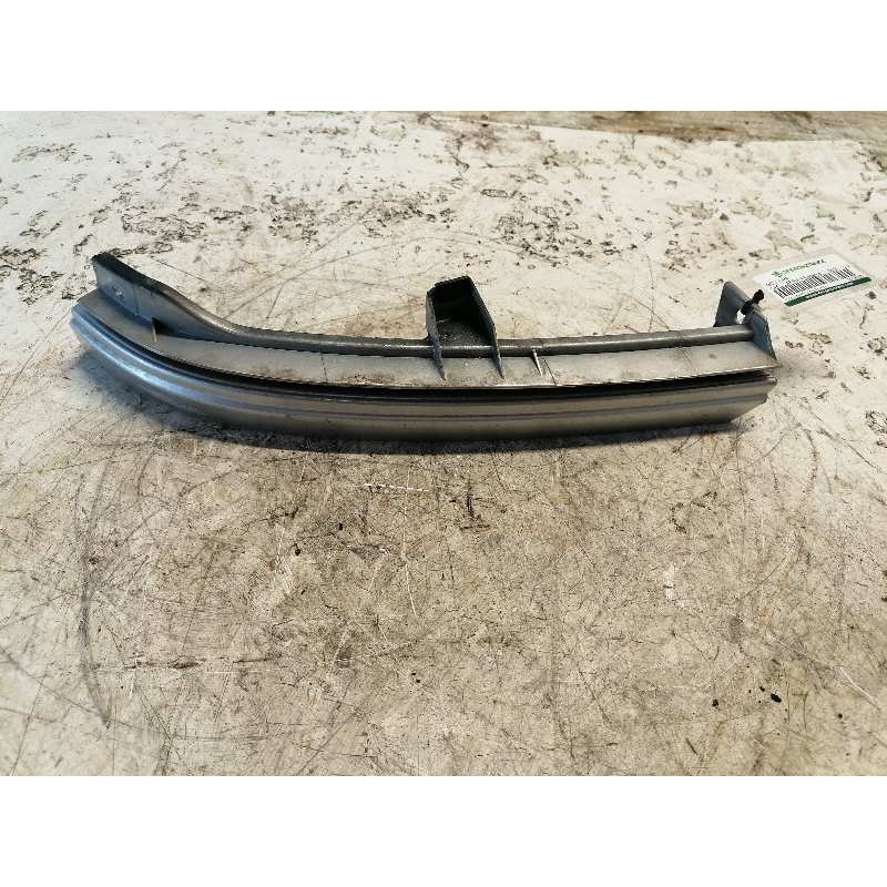 Recambio de moldura para opel zafira a elegance referencia OEM IAM 90580651 BAJO FARO IZQUIERDO 