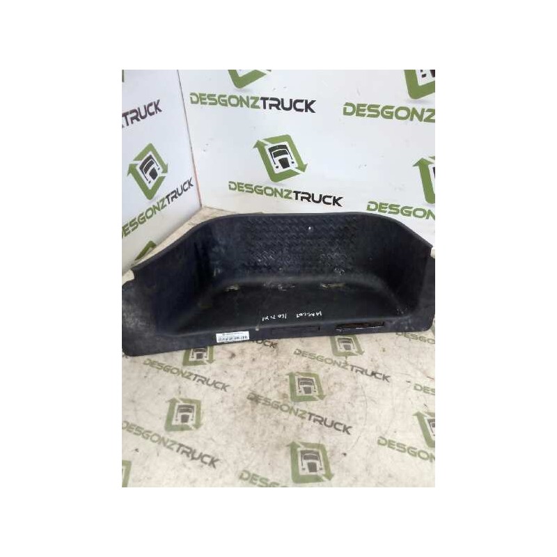 Recambio de estribo izquierdo para renault trucks mascott 160 dxi referencia OEM IAM   