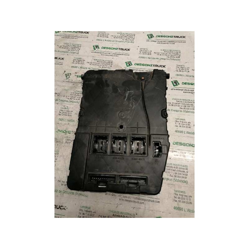 Recambio de caja reles / fusibles para renault scenic ii emotion referencia OEM IAM 8200309693 S118400310L 