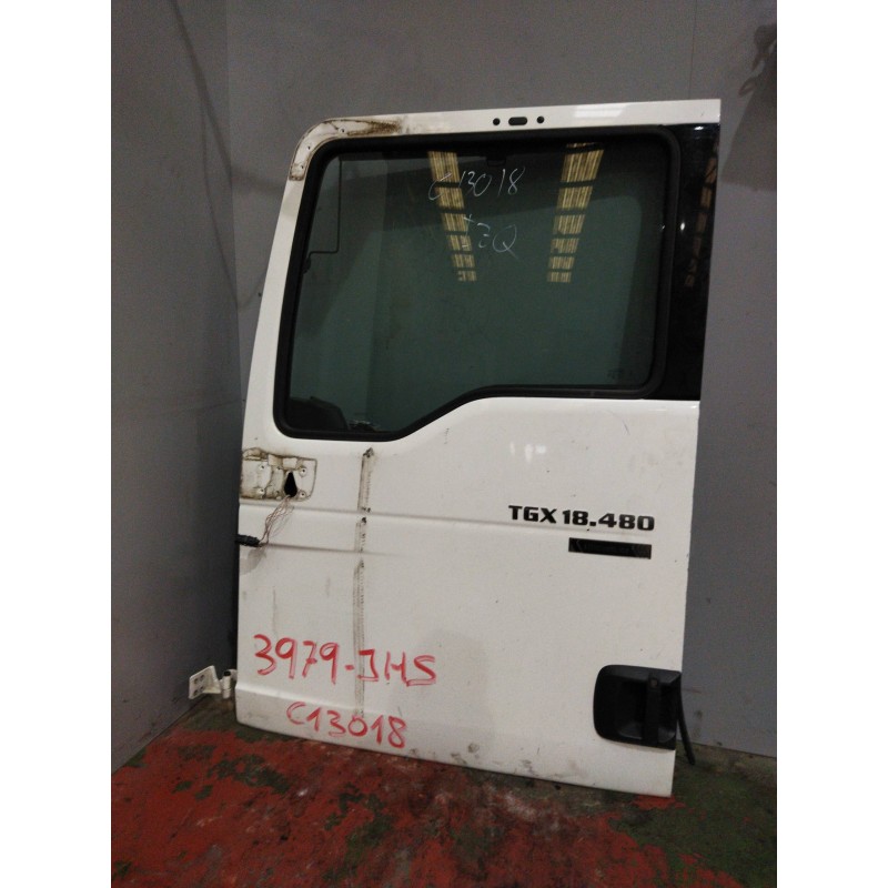 Recambio de puerta delantera izquierda para man tgx 18.xxx 12.4 diesel referencia OEM IAM 81626004129  