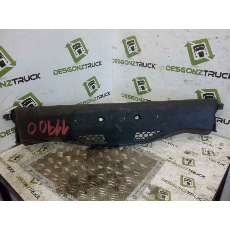 Recambio de rejilla delantera central para renault trucks t-serie 520p, low (520cv) referencia OEM IAM 82275654  