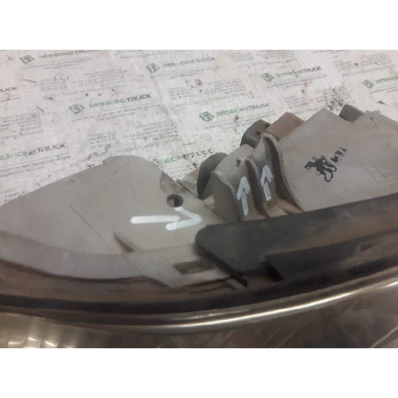 Recambio de faro derecho para kia carnival td ls referencia OEM IAM 2