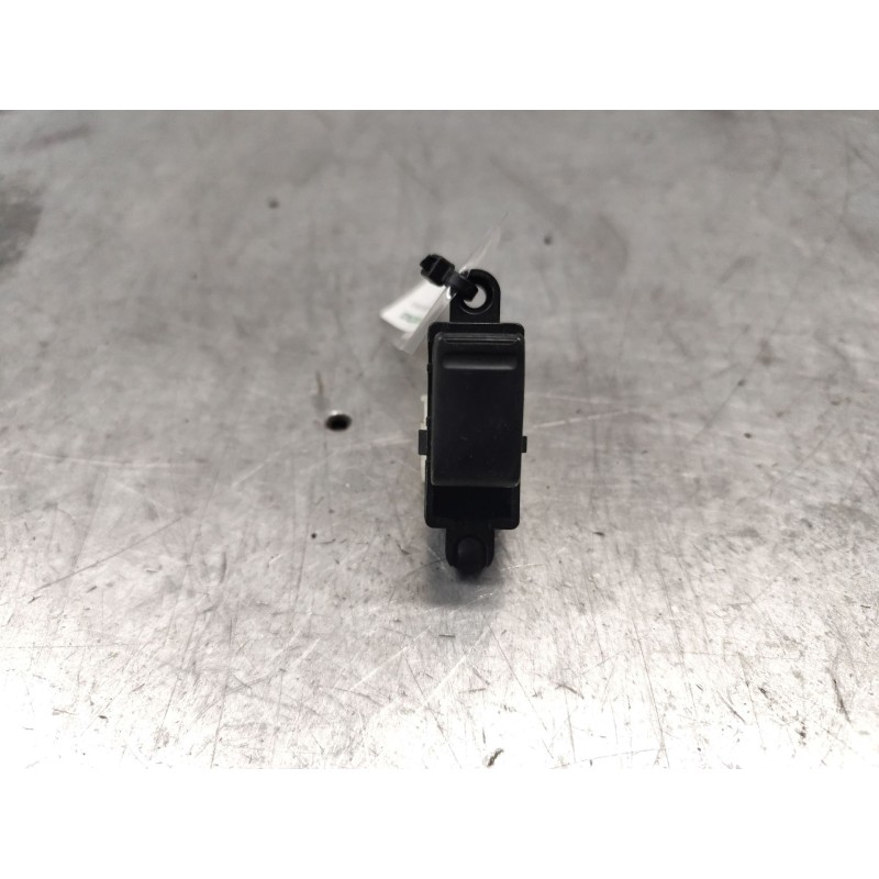Recambio de mando elevalunas delantero derecho para nissan almera tino (v10) 2.2 dci referencia OEM IAM   