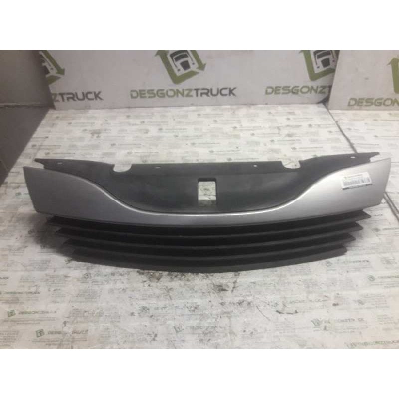 Recambio de rejilla delantera central para renault laguna ii grandtour (kg0) dynamique referencia OEM IAM 8200390126  