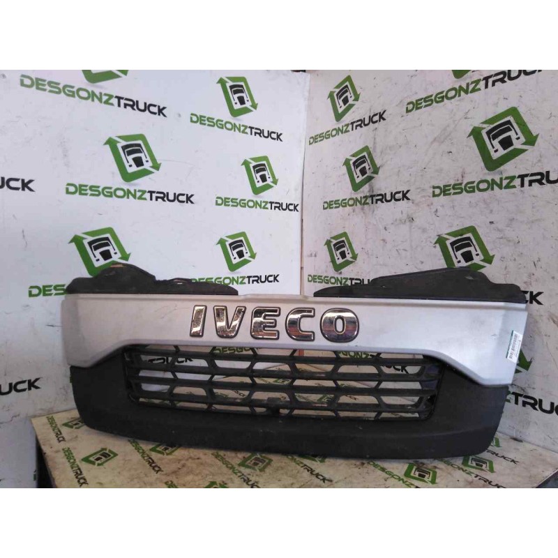 Recambio de rejilla delantera central para iveco daily ka 2.3 diesel cat referencia OEM IAM 5801342734  