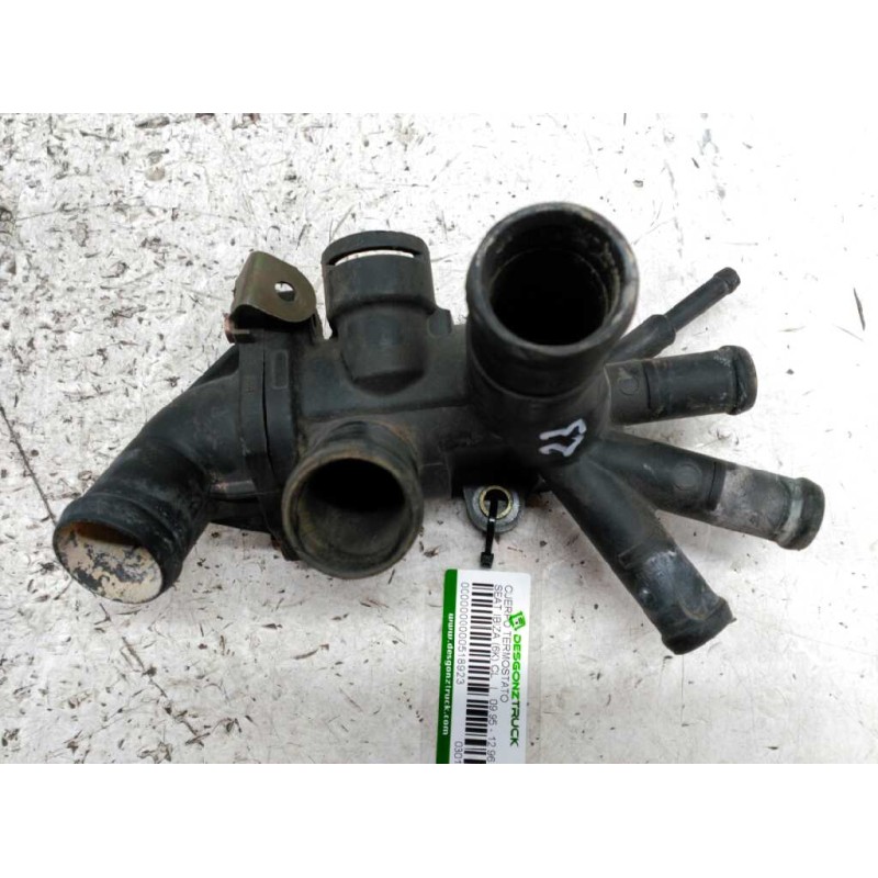 Recambio de cuerpo termostato para seat ibiza (6k) cl referencia OEM IAM 030121117 PA66GF30 