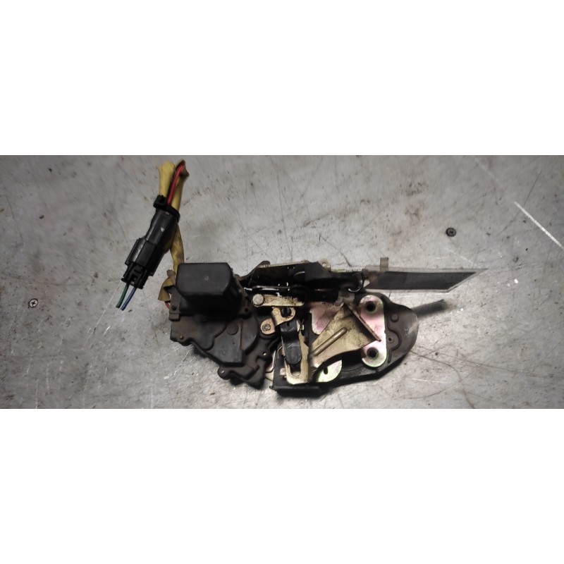 Recambio de cerradura puerta trasera izquierda para kia carens 1.8 ls monovolumen referencia OEM IAM  2 PINS 2