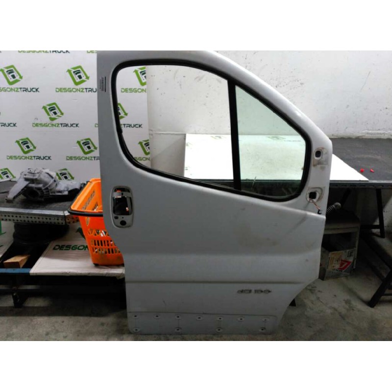 Recambio de puerta delantera derecha para renault trafic combi (ab 4.01) passenger authentique combi corto referencia OEM IAM 77