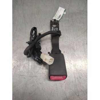 ENGANCHE DE CINTURON DELANTERO IZQUIERDO E034501 
