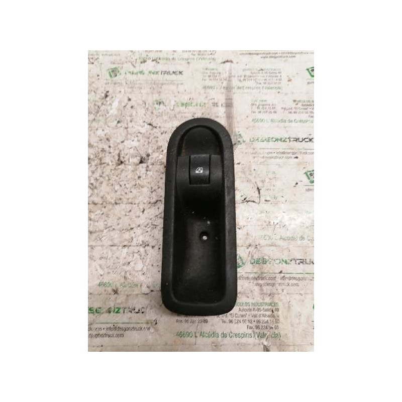 Recambio de mando elevalunas trasero izquierdo para renault megane ii berlina 5p referencia OEM IAM 156015540  6 PINS