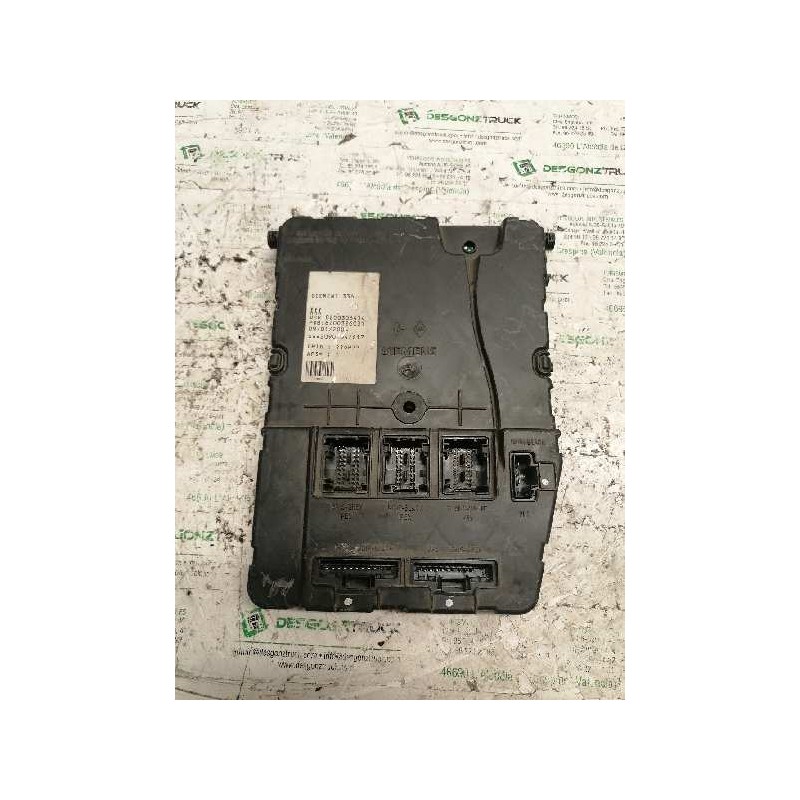 Recambio de caja reles / fusibles para renault megane ii berlina 5p referencia OEM IAM 8200306434 8200326031 