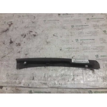 Recambio de moldura para peugeot 207 1.4 referencia OEM IAM 9651950377  