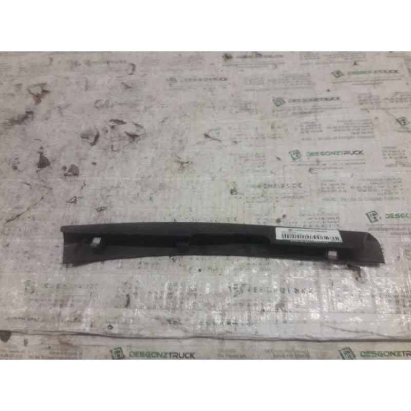 Recambio de moldura para peugeot 207 1.4 referencia OEM IAM 9651950377 2