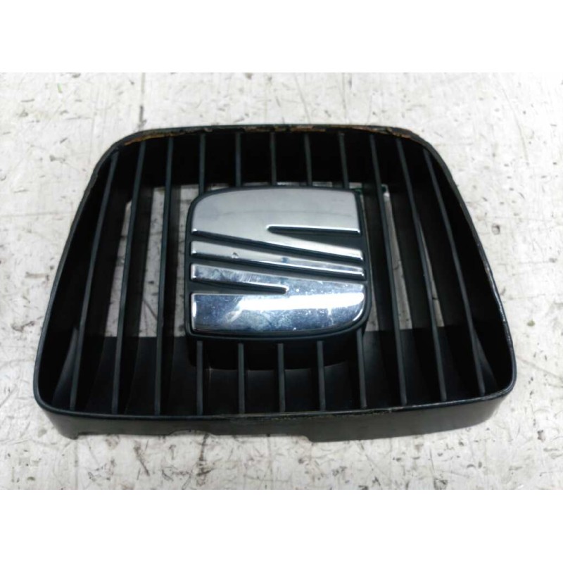 Recambio de rejilla delantera central para seat ibiza (6k1) select referencia OEM IAM 6K0853679A  