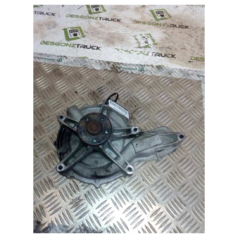 Recambio de bomba agua para renault premium route 2006 fas 4x2 larga distancia referencia OEM IAM 20744940  