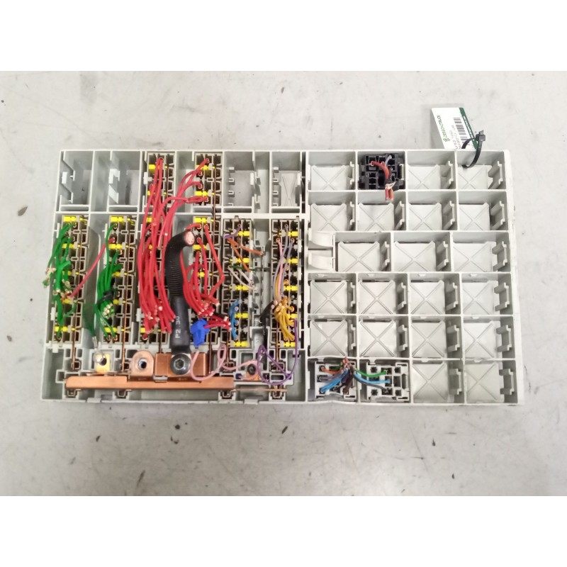 Recambio de caja reles / fusibles para scania serie p/g/r (l-clase) 12.7 diesel referencia OEM IAM 2451424 - Blanco 3