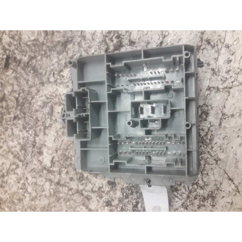 Recambio de caja reles / fusibles para alfa romeo 147 (190) 1.9 jtd 150 q2 referencia OEM IAM - Negro 2