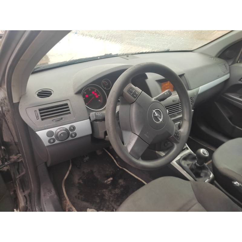 opel astra h berlina del año 2004