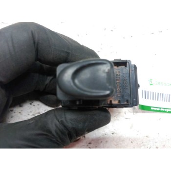 MANDO ELEVALUNAS DELANTERO DERECHO 821W04270 