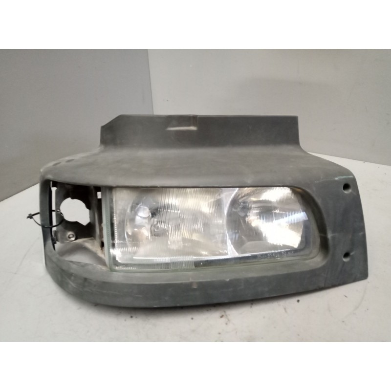 Recambio de faro derecho para renault midlum fg xxx.10    e4 cabina doble referencia OEM IAM 50104689981  