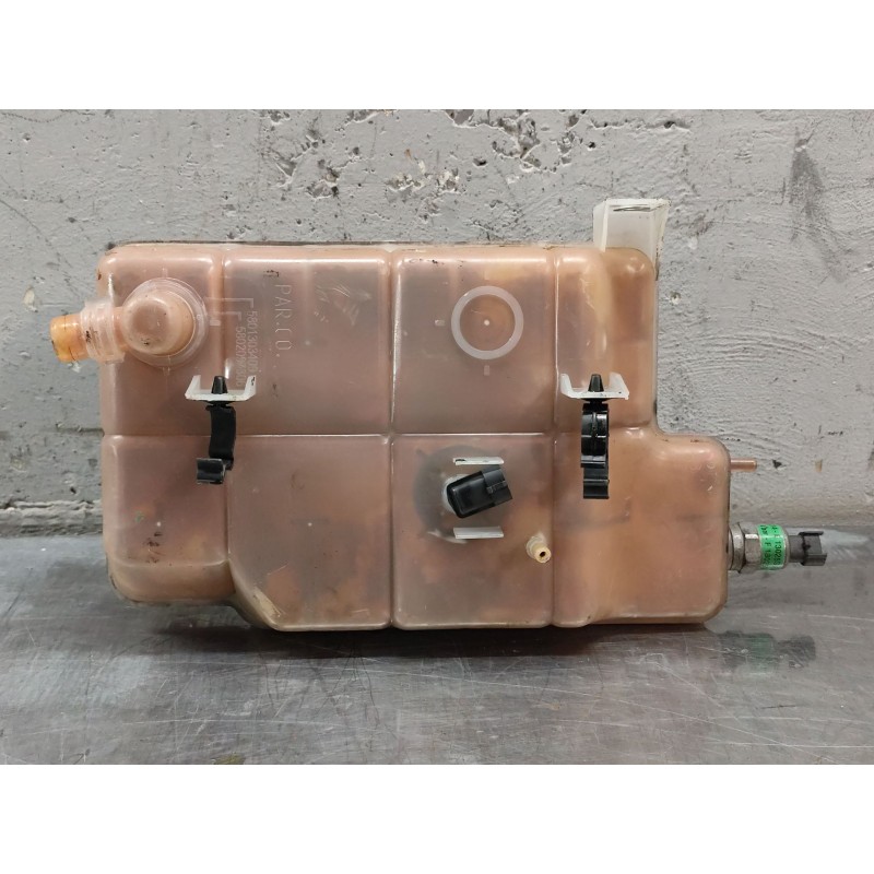 Recambio de deposito expansion para iveco daily config. paquetería cabina simple 35s... batalla 3750 referencia OEM IAM - Blanco 3