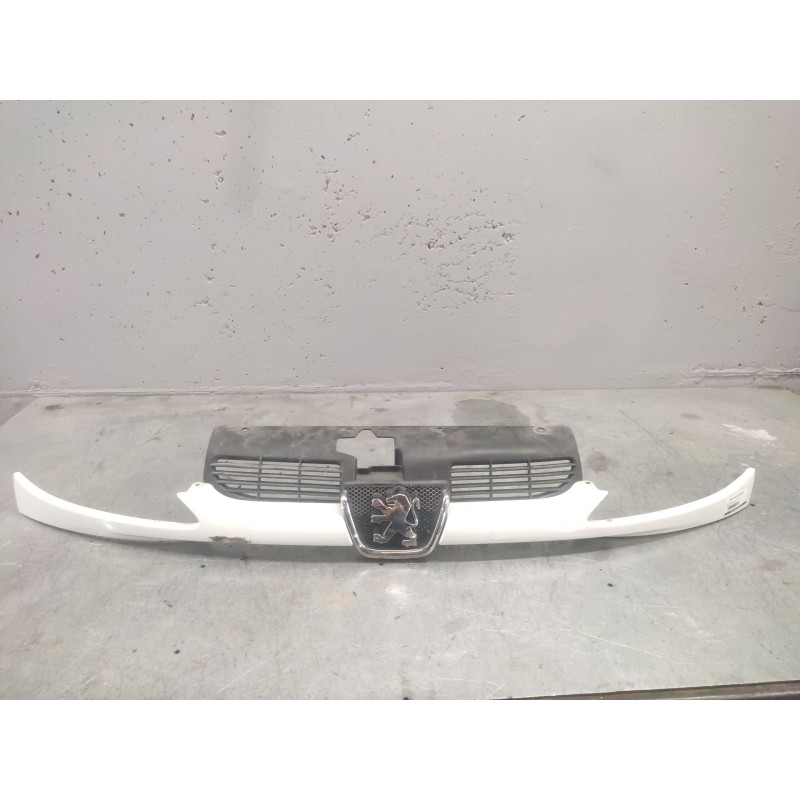 Recambio de rejilla delantera central para peugeot 206 berlina xs-line referencia OEM IAM   