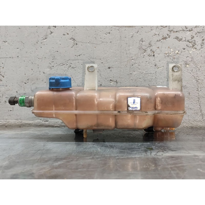 Recambio de deposito expansion para iveco daily config. paquetería cabina simple 35s... batalla 3750 referencia OEM IAM - Blanco 5