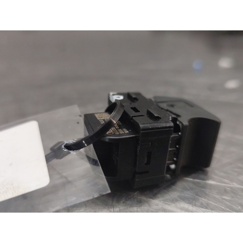 Recambio de pulsador maletero / porton para audi q3 (f3b) 35 tdi quattro referencia OEM IAM 83A959831 - Blanco 2