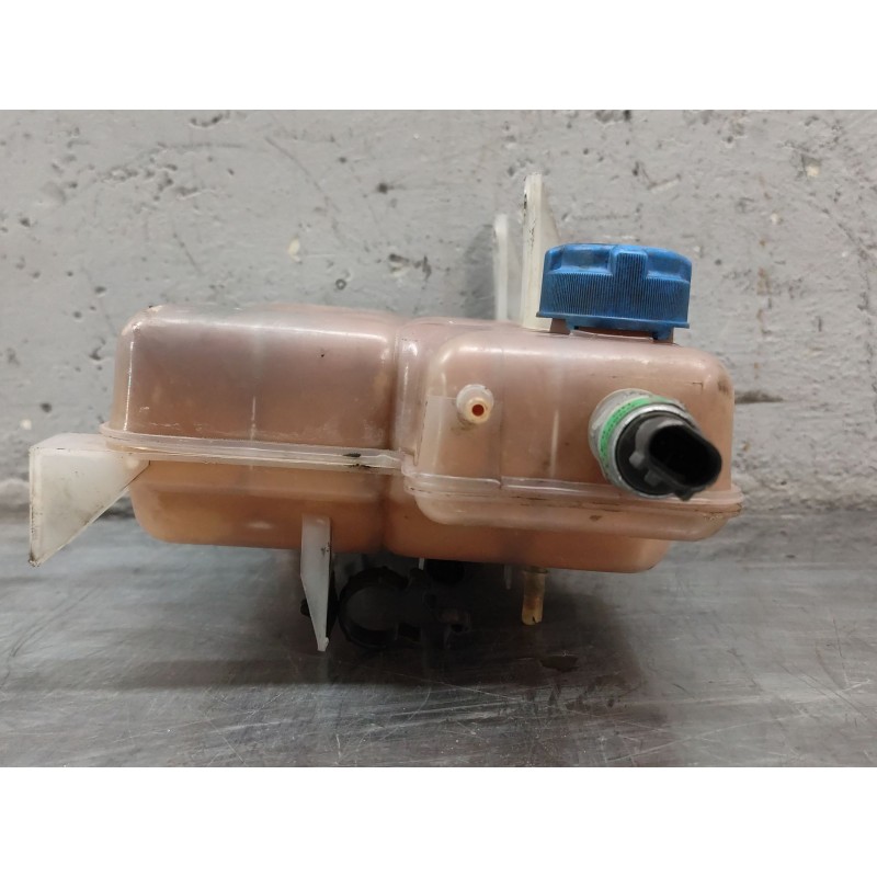 Recambio de deposito expansion para iveco daily config. paquetería cabina simple 35s... batalla 3750 referencia OEM IAM - Blanco 7
