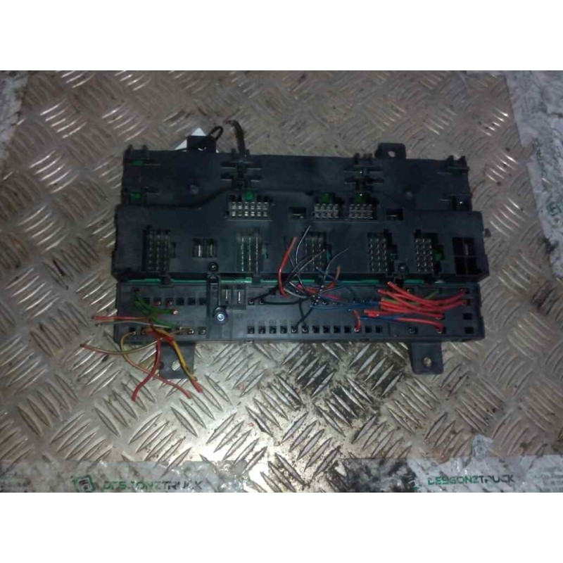 Recambio de caja reles / fusibles para volvo fh 12 2002  12.1 diesel (d12d460) referencia OEM IAM 20568055 - Blanco 3