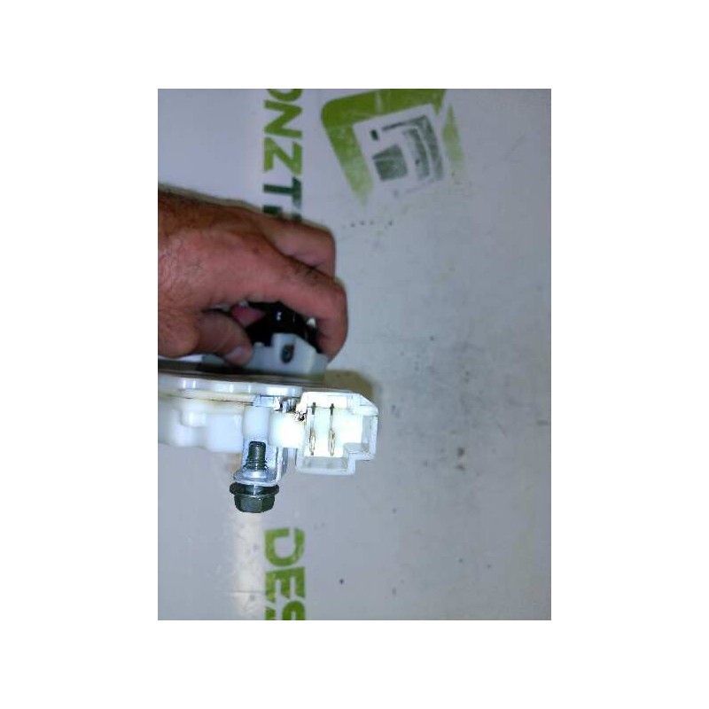 Recambio de cerradura puerta trasera izquierda para nissan almera (n15) lx referencia OEM IAM - Rojo 3