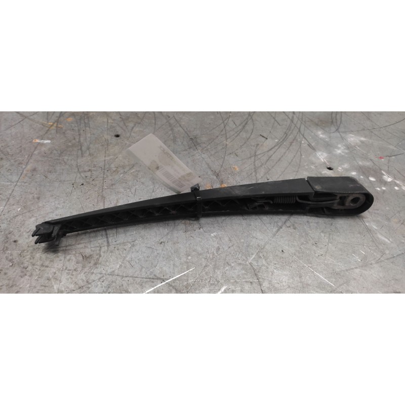 Recambio de brazo limpia trasero para renault kangoo dynamique referencia OEM IAM - Blanco 2