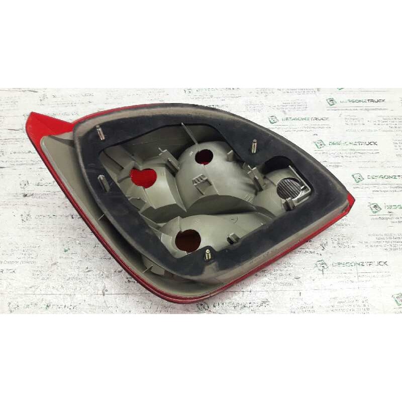 Recambio de piloto trasero derecho para ford fiesta berlina ghia referencia OEM IAM 2