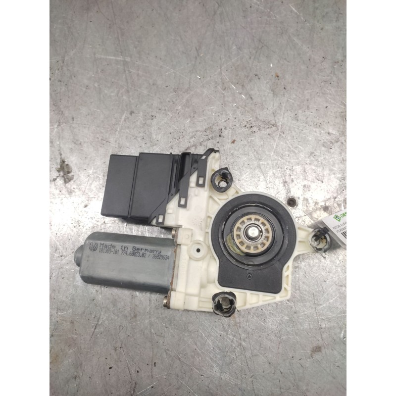 Recambio de motor elevalunas trasero izquierdo para volkswagen bora berlina (1j2) conceptline referencia OEM IAM 1J4959811C  