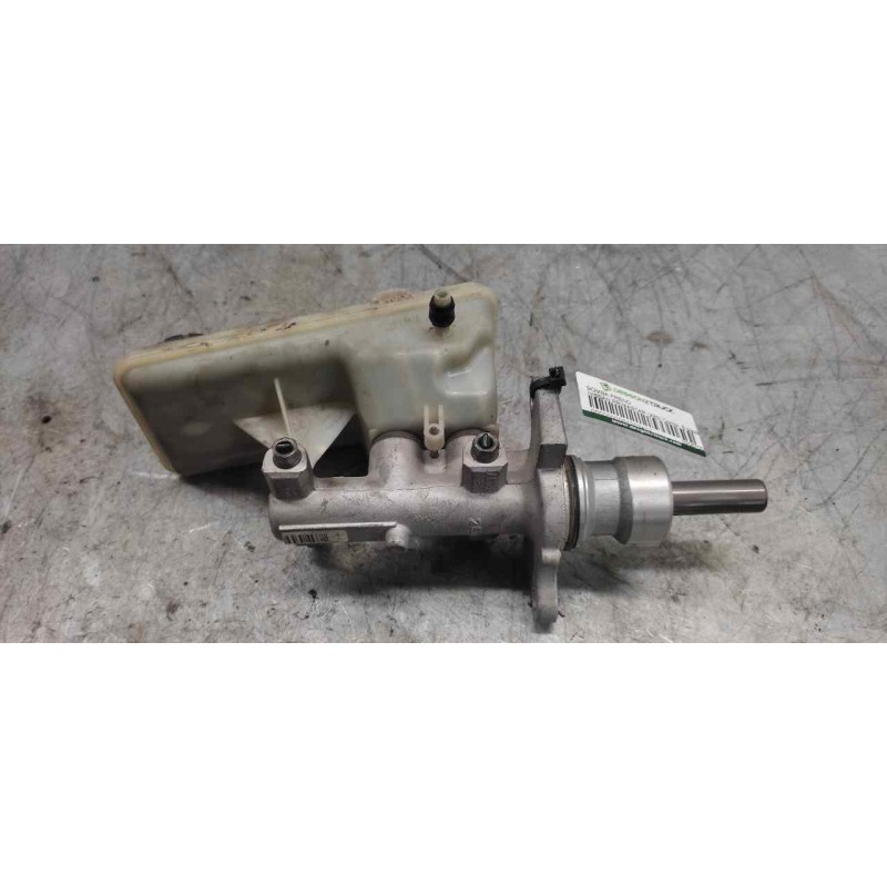 Recambio de bomba freno para nissan primastar (x83) combi, 6 plazas, batalla corta referencia OEM IAM 32067008C - Blanco