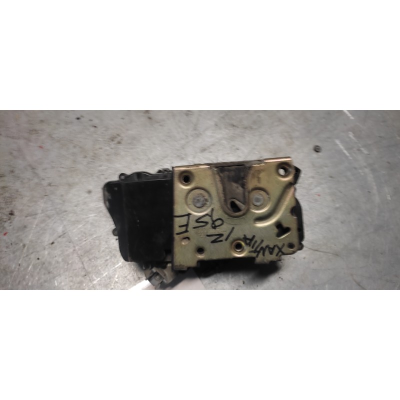 Recambio de cerradura puerta delantera izquierda para citroën xantia berlina 2.0 hdi activa referencia OEM IAM  6PINS 