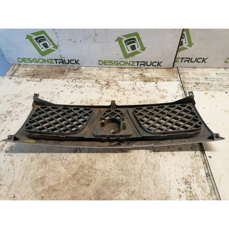 Recambio de rejilla delantera para nissan terrano/terrano.ii (r20) referencia OEM IAM 623107F 2