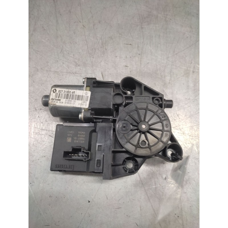 Recambio de motor elevalunas trasero izquierdo para renault grand scénic iii (jz0/1_) 1.5 dci referencia OEM IAM 827310004R - Granate
