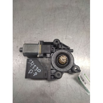 MOTOR ELEVALUNAS DELANTERO DERECHO 807300011R 