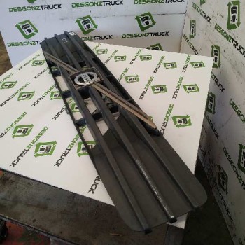 Recambio de rejilla delantera central para volvo fl xxx fg 4x2 cabina para grupos (l4h1c) referencia OEM IAM   