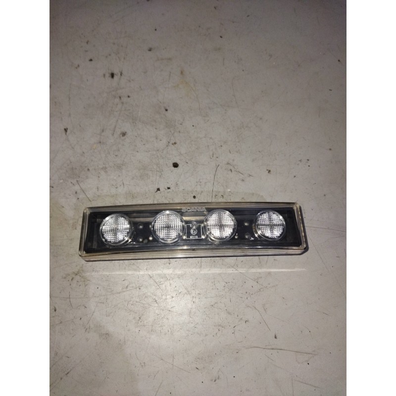 Recambio de piloto luz galibo derecho para scania serie p/g/r (c-clase) 15.6 diesel referencia OEM IAM 1910437 - Blanco