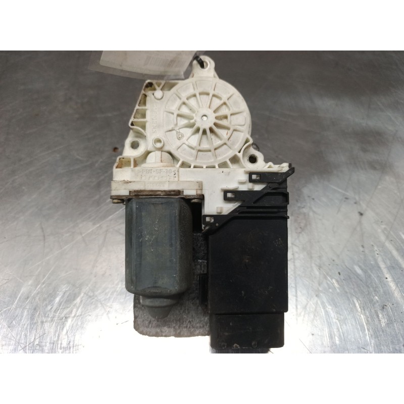 Recambio de motor elevalunas delantero izquierdo para volkswagen golf iv berlina (1j1) 1.4 16v referencia OEM IAM 9776101430202 