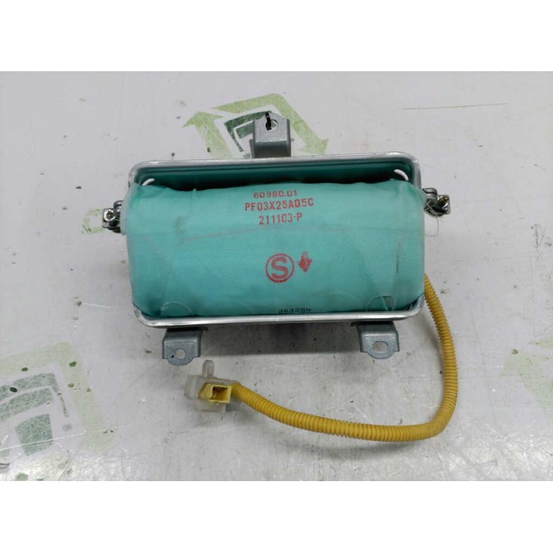 Recambio de airbag delantero derecho para toyota corolla (e12) 1.6 linea luna berlina referencia OEM IAM 7396012060 - Negro